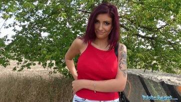 Fiatal tini leányzó zöldhasúért kettyint Thumb