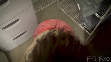 Mostoha húgi úgy csinál, mintha a mostoha bátyusával hágna Thumb