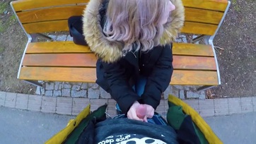 Fiatal 18 esztendős tini punci zsetonért szop a ligetben Thumb