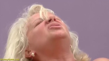 74 esztendős érett asszonypajtás seggbebaszva! Thumb