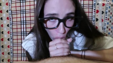 Szemüveges tini leányzó cidázása Thumb