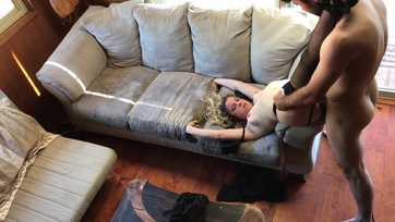 Fiatal nejecske megcsalja a férjét Thumb