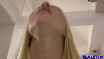 Szöszike tini cicus koros pélóval kufircol Thumb