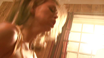 Kapja a termetes répát a szaftos puncijába és a finom fehérjét a pofijába Thumb