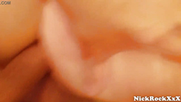 Négy felajzott csávó egy időben reszeli az egyikük bájos kis nőjét Thumb