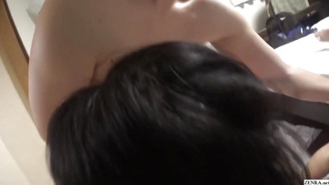 Húzott Szemű milfek egy termetes gruppenben Thumb