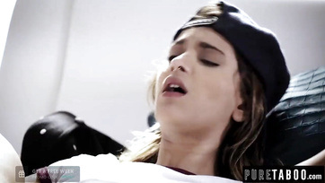 Mostoha hugica nem bírta tovább és megerőszakolta a fivérét Thumb