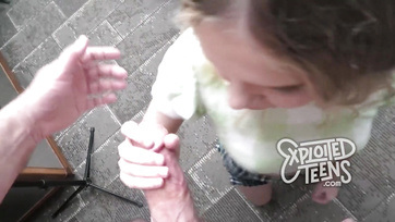 Tündibündi szöszi csajszi megtapasztalta magát egy szex castingon Thumb