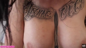 Egy szexis amatőr nevelőanyuci a hatalmas melleivel táncolja meg a nevelt fia dákóját Thumb