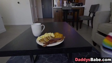 Apu picike neveltlánya bevadult és kufircolni akar! Thumb