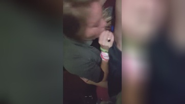 18 esztendős fiatal ribanc szopkodja a kékerest Thumb