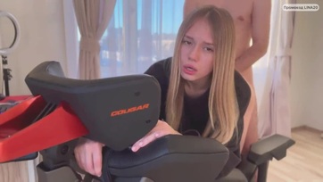 Olyannyira tetszett a ribancomnak a meglepetés hogy gyorsan levetette a cicanaciját hogy megkúrjam Thumb