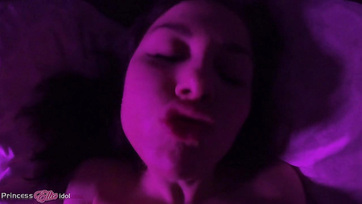 Ez a csábos leány bármikor örömmel felülne az acélos kolbászodra Thumb