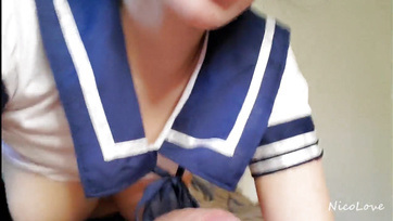 Tüneményes thai lány készséggel leszopizza a pasija falloszát Thumb