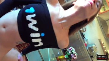 A kápé helyett megkefélte és orcán fröcskölte a kis szemérmetlen mostoha húgicáját Thumb