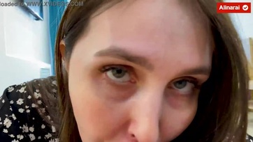 Odatartotta a mostoha mutterja pofijához a répáját a szeximádó fiú aztán alaposan meg is kefélte Thumb