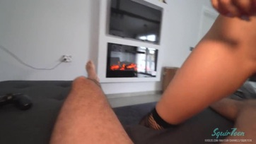 A lotyós nevelő anyucikám felhúzta a gumit a brokimra és gondosan megmászta Thumb