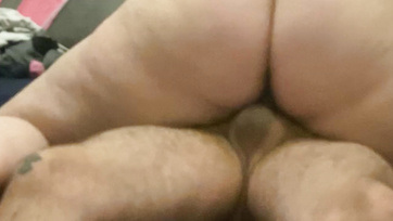 A termetes popójával táncolta meg a férjecskéje péniszét a szukás asszonyka Thumb