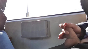 Kéjes amatőr lány a gőzösön cumikázza a házastársa pici falloszát Thumb