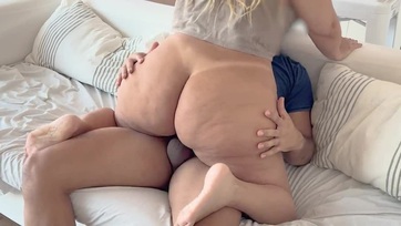 Egy kis szopika után felszökkent a jókora popójával a nevelt fia pélójára a latina anyácska Thumb