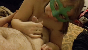 50-es magyar születésű hölgyike veri és szívogatja a pasija faszát Thumb