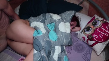 A nevelőapukám összetévesztett az anyummal így hát széjjel reszelte a popsimat és megkotorászta a muffocskámat Thumb