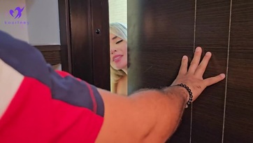 Megkukkolta fürdőzés közben a mostoha kölykét majd megkóstolta a jó nagy pöcsét Thumb