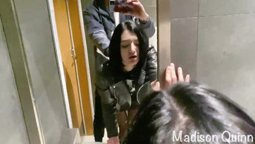 Bevittem a kis culát a mellékhelységbe hogy szét basszam a szűk likát Thumb