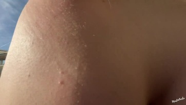 Becsúsztattam a szőkehajú mostoha húgicám feszes muffocskájába miután beszorulva leltem rá Thumb