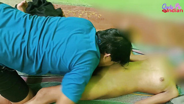 A 18 esztendős szűz ománi lányka először hagyta hogy megujjazzák a kis muffocskáját Thumb