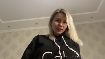 Előhúzta a falloszomat a boxeremből és elkezdett rajta furulyázni a félpucér feleségecském Thumb